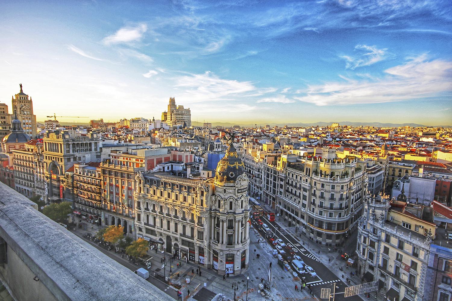 Commercial Court rules ICSID awards cannot be assigned; substitution refused as neither the ICSID Convention nor ECT permits assignment.