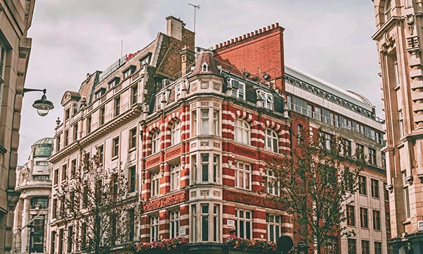 TCC confirms restrictive assignment clauses can bar negligence claims, rejecting assignment and trust arguments by a third-party beneficiary.