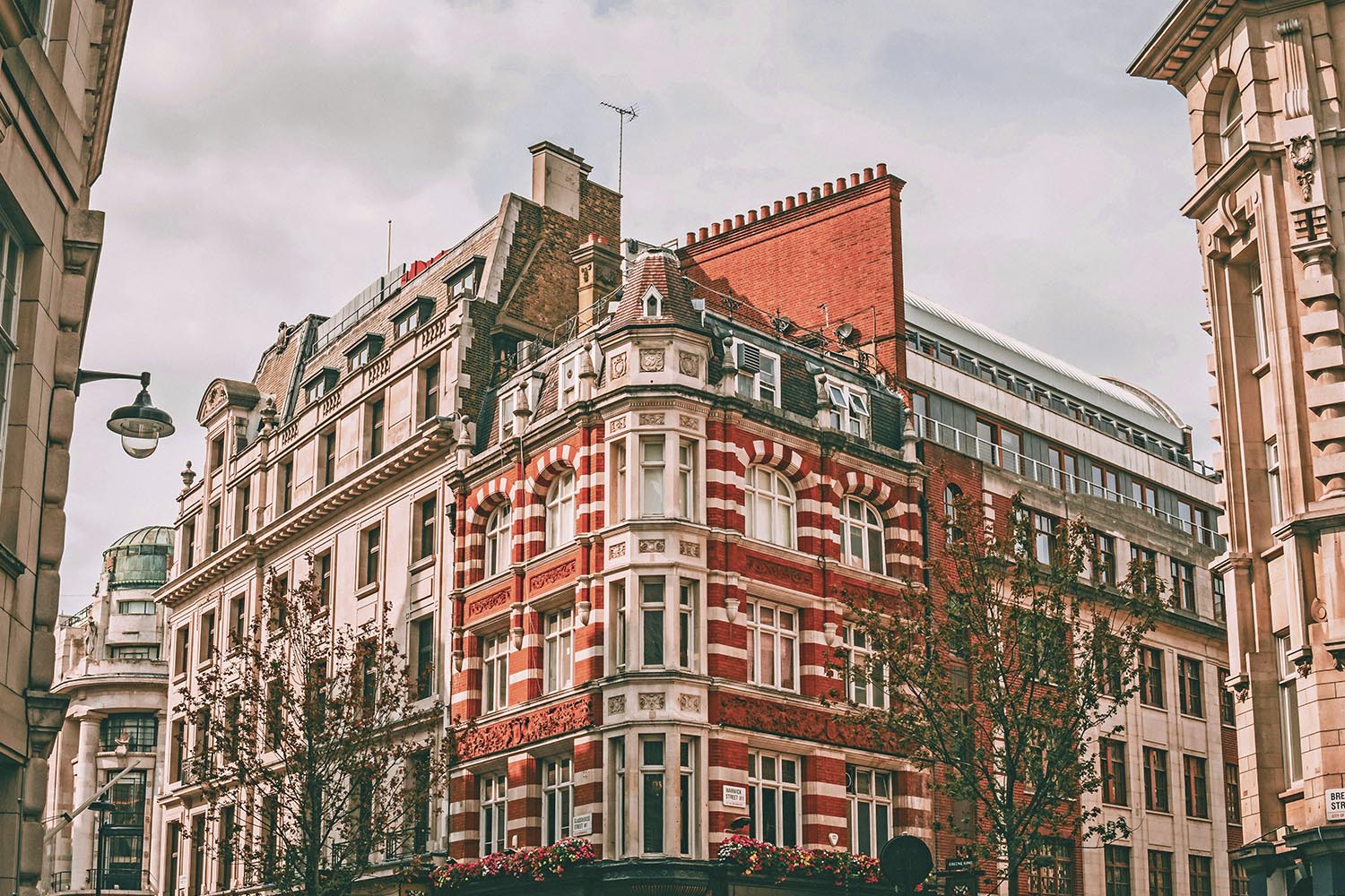 TCC confirms restrictive assignment clauses can bar negligence claims, rejecting assignment and trust arguments by a third-party beneficiary.