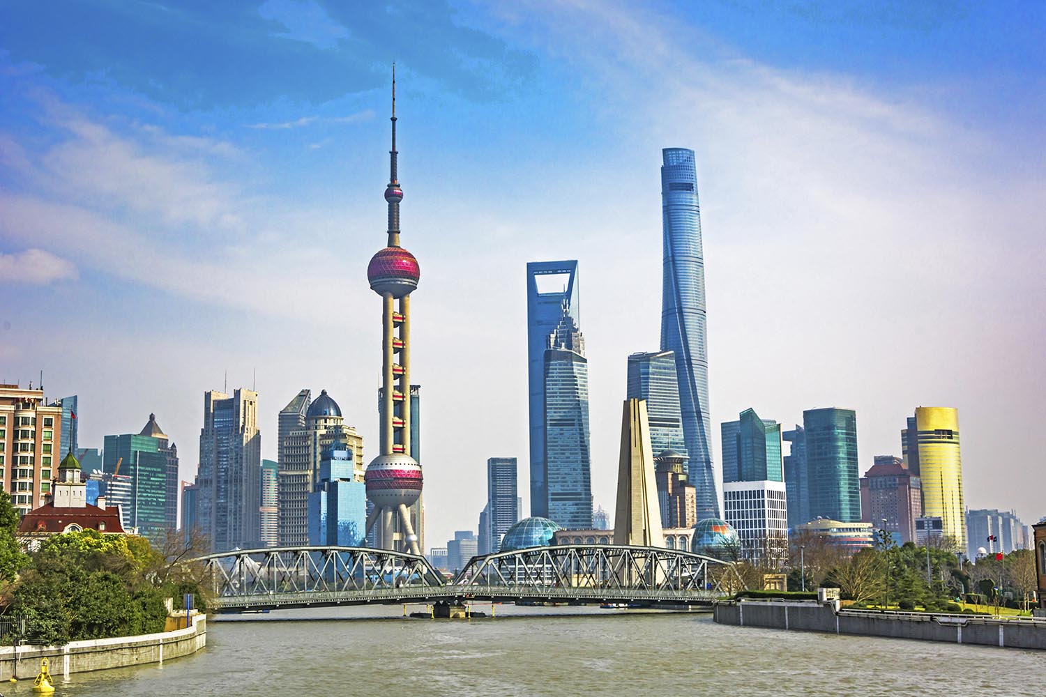 This article examines the enforcement of ICSID arbitral awards in China, focusing on court procedures, state immunity and execution against state assets.