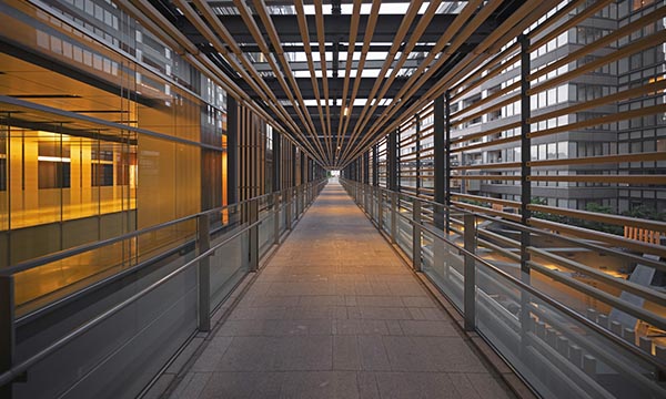 Summary of an English court decision on jurisdiction in FRAND and SEP disputes, clarifying limits on negative declarations and service out.