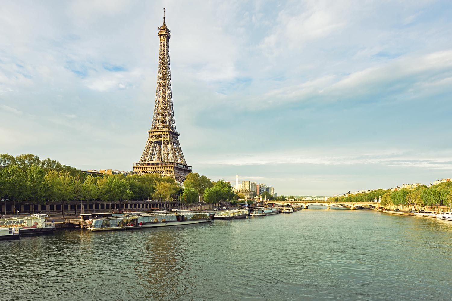 A summary of the EU’s 15th package of restrictive measures, focusing on enhanced controls, enforcement and business compliance considerations.