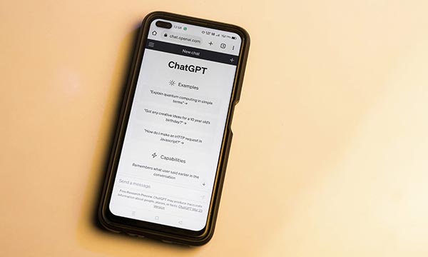 Analysis of generative AI in business, covering innovation opportunities, compliance risks, IP issues and emerging AI regulation.