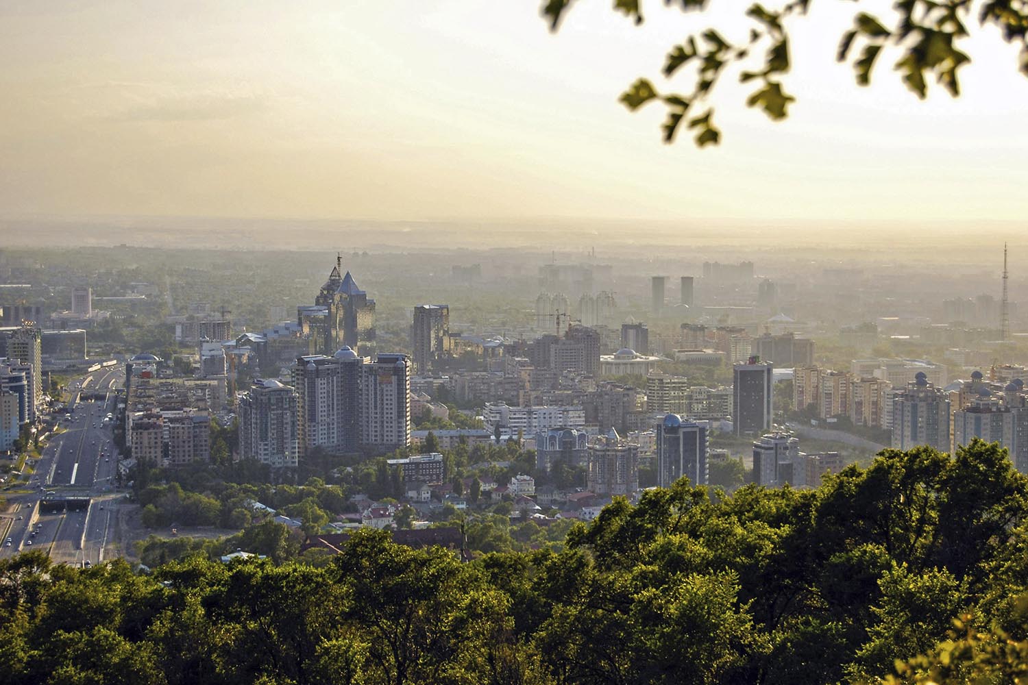 Benjamin Wells moderates English law session at Kazakhstan Legal Forum, highlighting key principles of contract interpretation and dispute resolution.