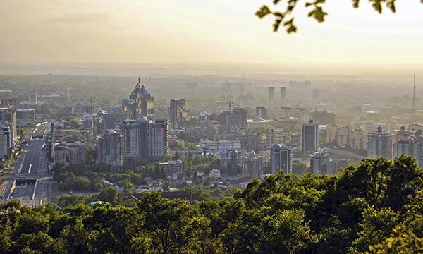 Benjamin Wells moderates English law session at Kazakhstan Legal Forum, highlighting key principles of contract interpretation and dispute resolution.