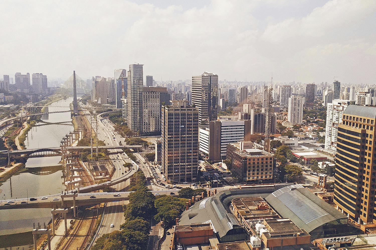 In Stratiotis v Brazil (Appeal No 24/10879), the Paris Court of Appeal held that the pre-trial magistrate lacked jurisdiction to rule on an annulment ground against an exequatur order.