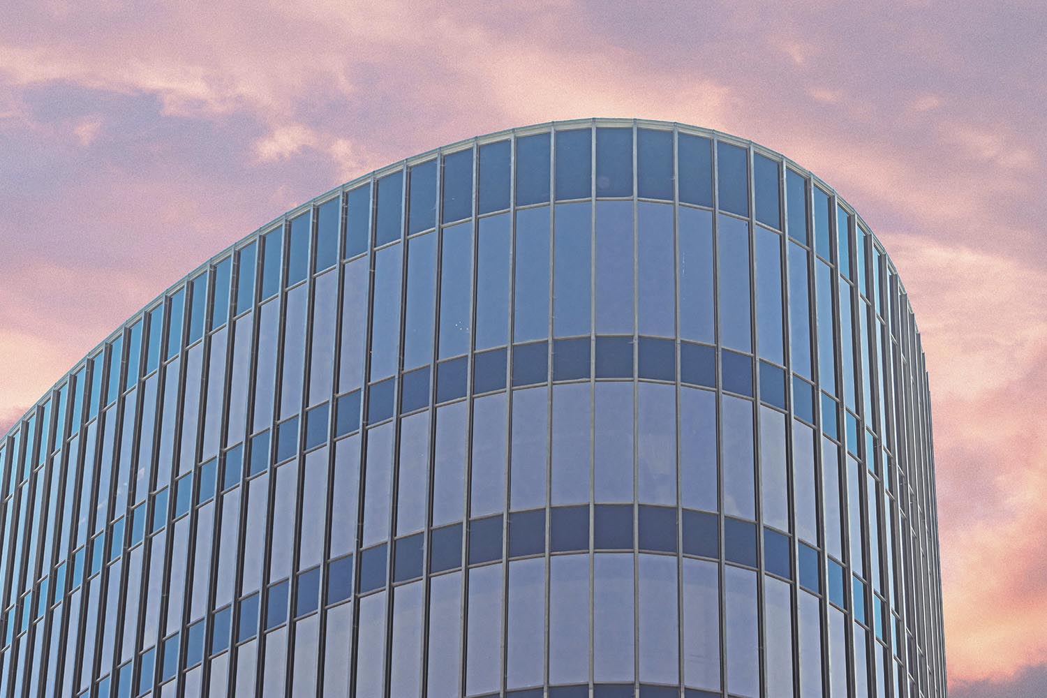 Court of Appeal (5 Feb 2026) upholds English jurisdiction and anti-suit injunction where reinsurance MRCs and certificates contained irreconcilable arbitration clauses.