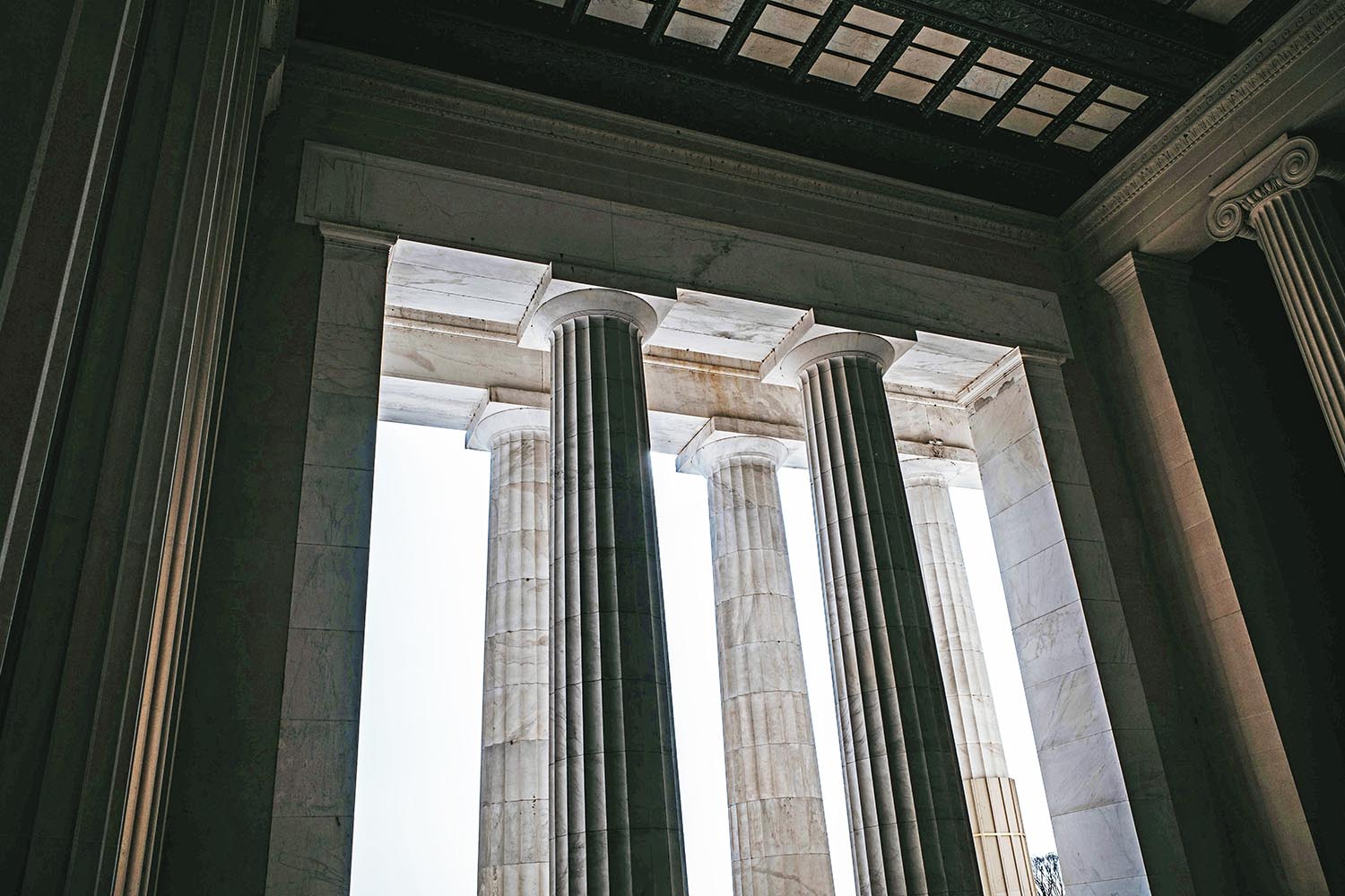 English Court confirms arbitration clause prevails despite unclear drafting, ruling mediation was not mandatory before arbitration in Ropa v Kharis Solutions.