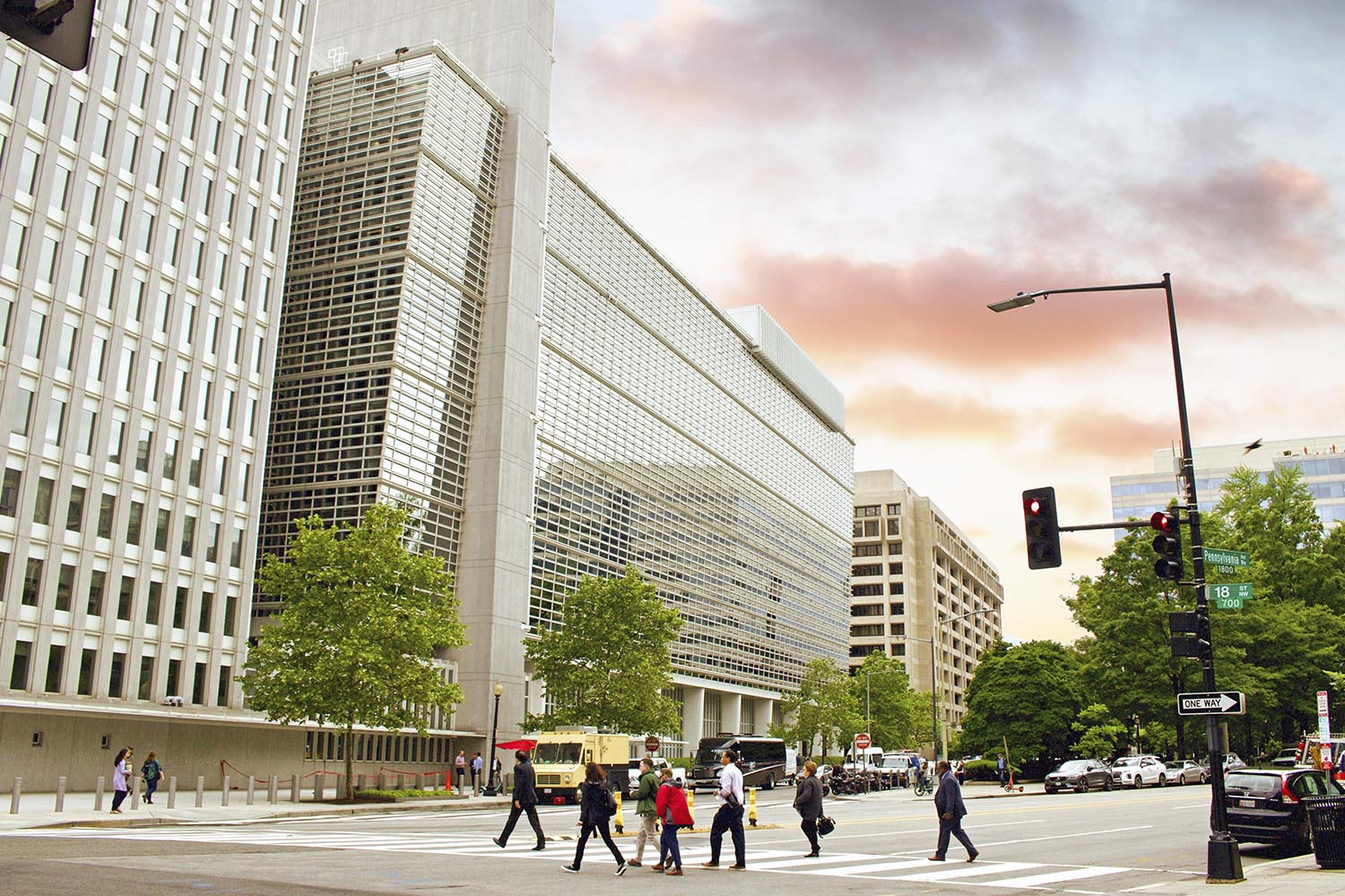 An ICSID tribunal rejected broad document production requests, confirming that privilege should be assessed under the IBA Rules rather than host state law.