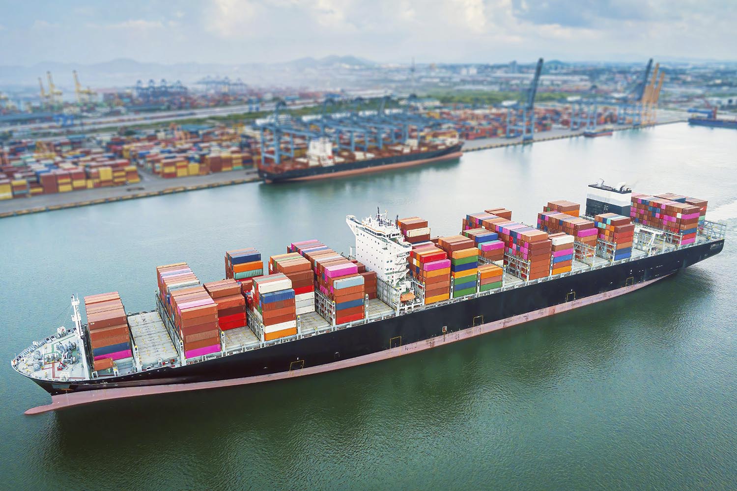 The High Court has confirmed that a BIMCO piracy clause allowed a vessel to leave a piracy-risk area as a reasonable preventative measure while remaining on hire.