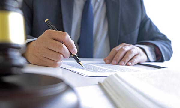 The SRA’s new AI warning notice highlights solicitors’ responsibilities for verifying AI-generated content, protecting client confidentiality and ensuring effective supervision.