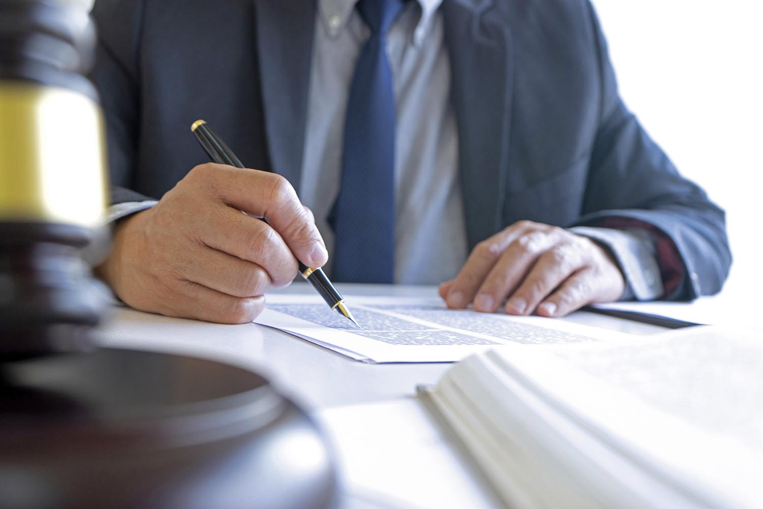 The SRA’s new AI warning notice highlights solicitors’ responsibilities for verifying AI-generated content, protecting client confidentiality and ensuring effective supervision.