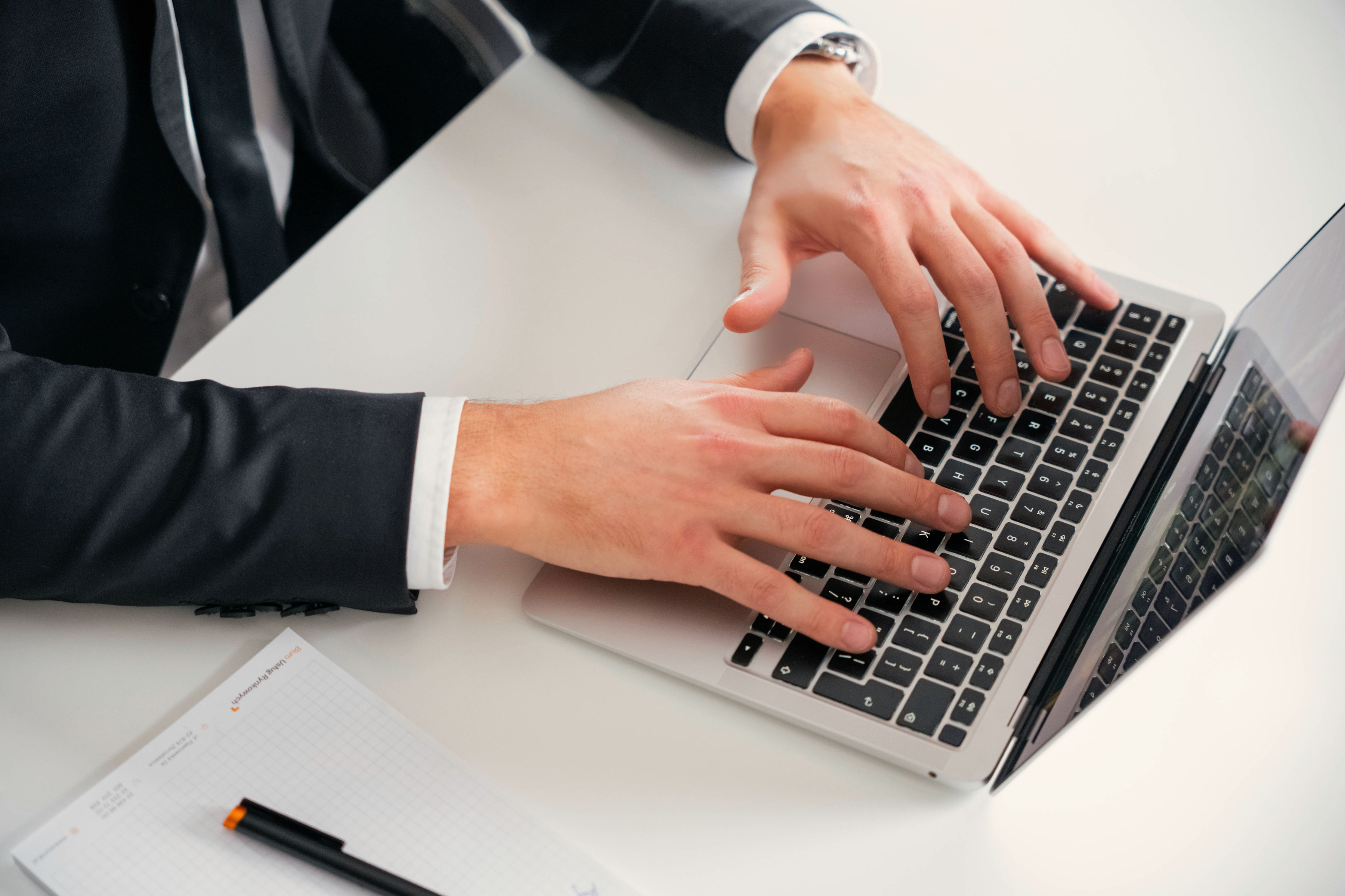 image of staff consulting a customer (for an automotive service)