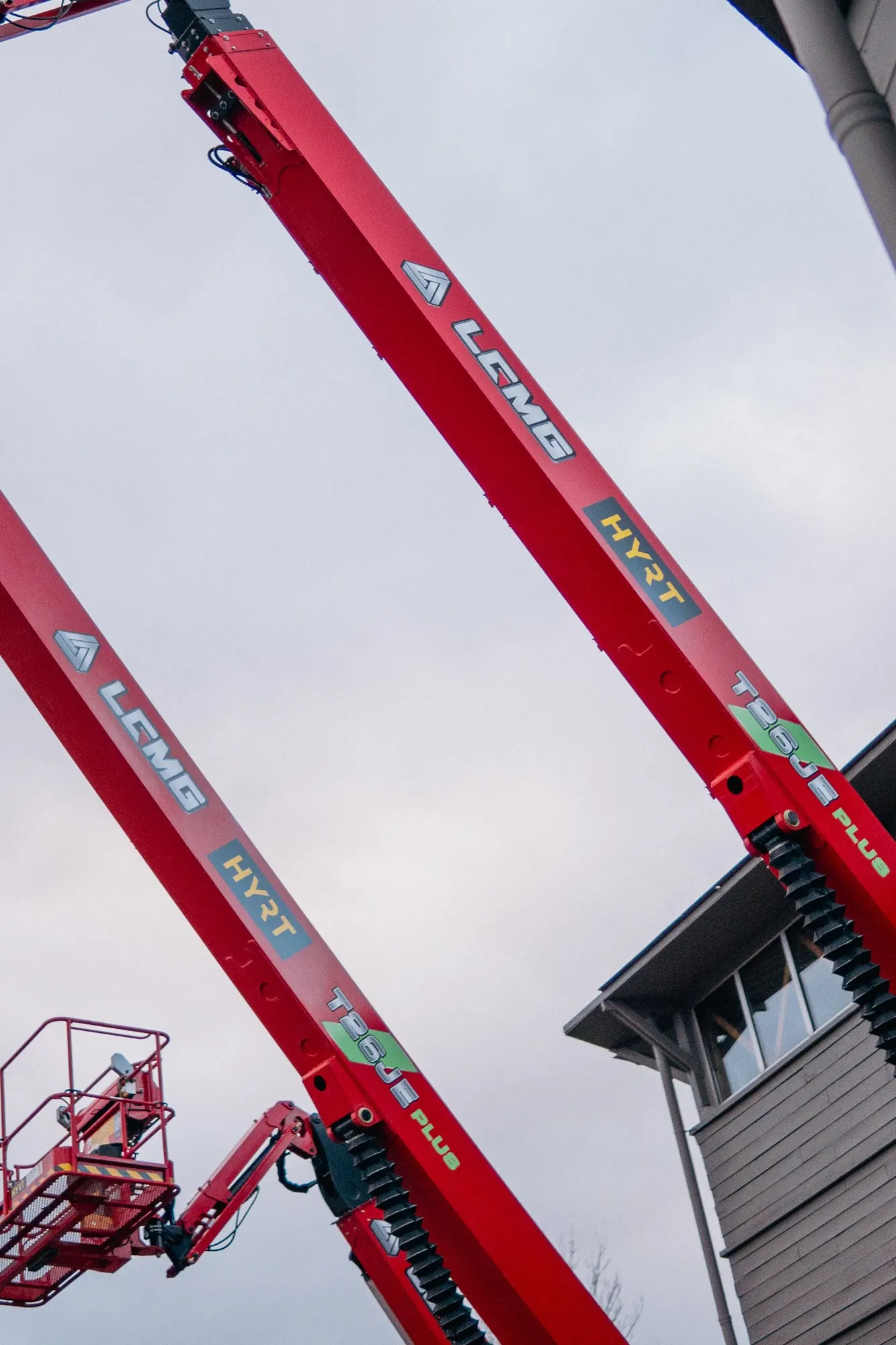 Teleskopbomlift 28 m – LGMG T26JE