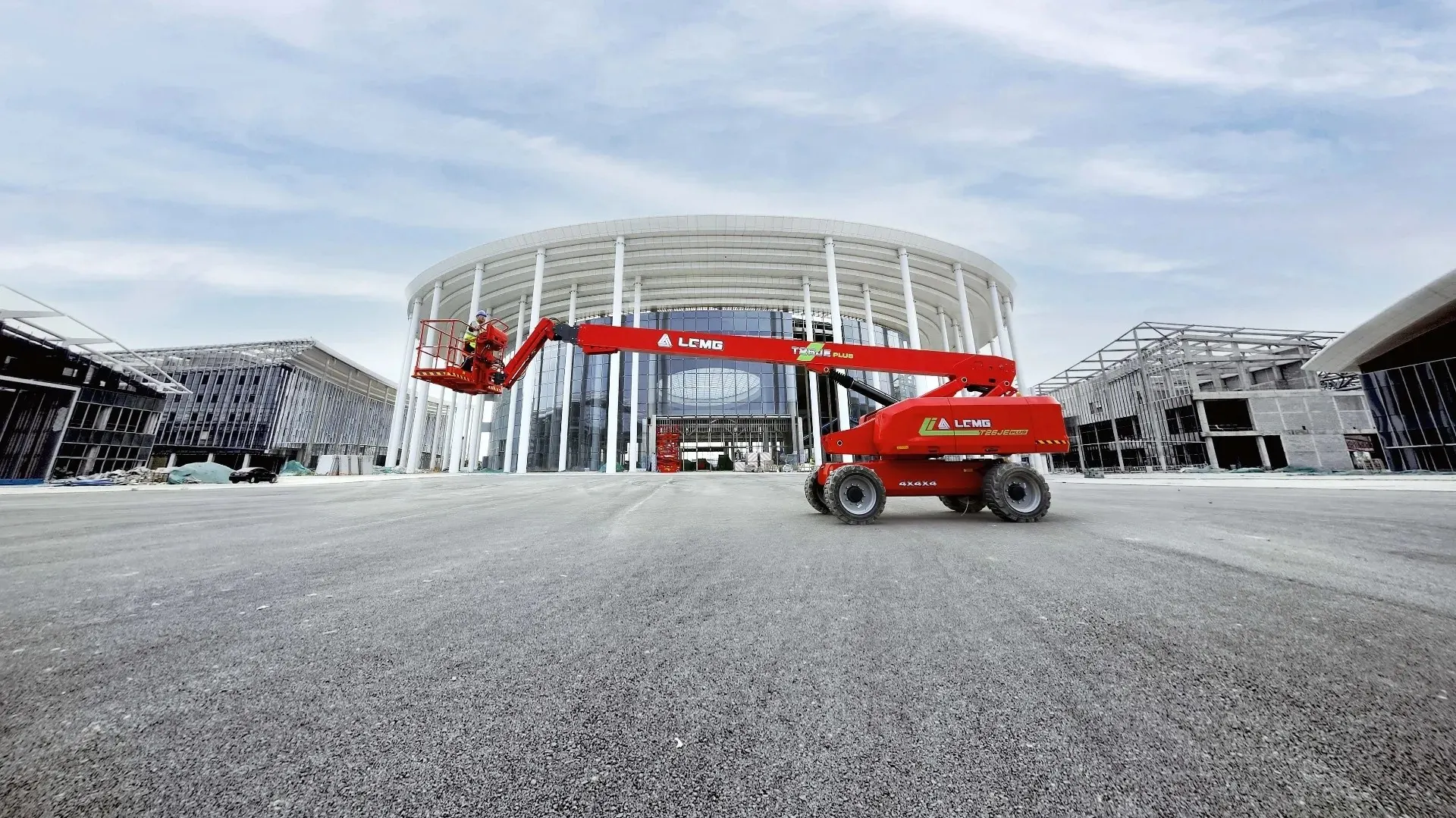 Teleskopbomlift 28 m – LGMG T26JE