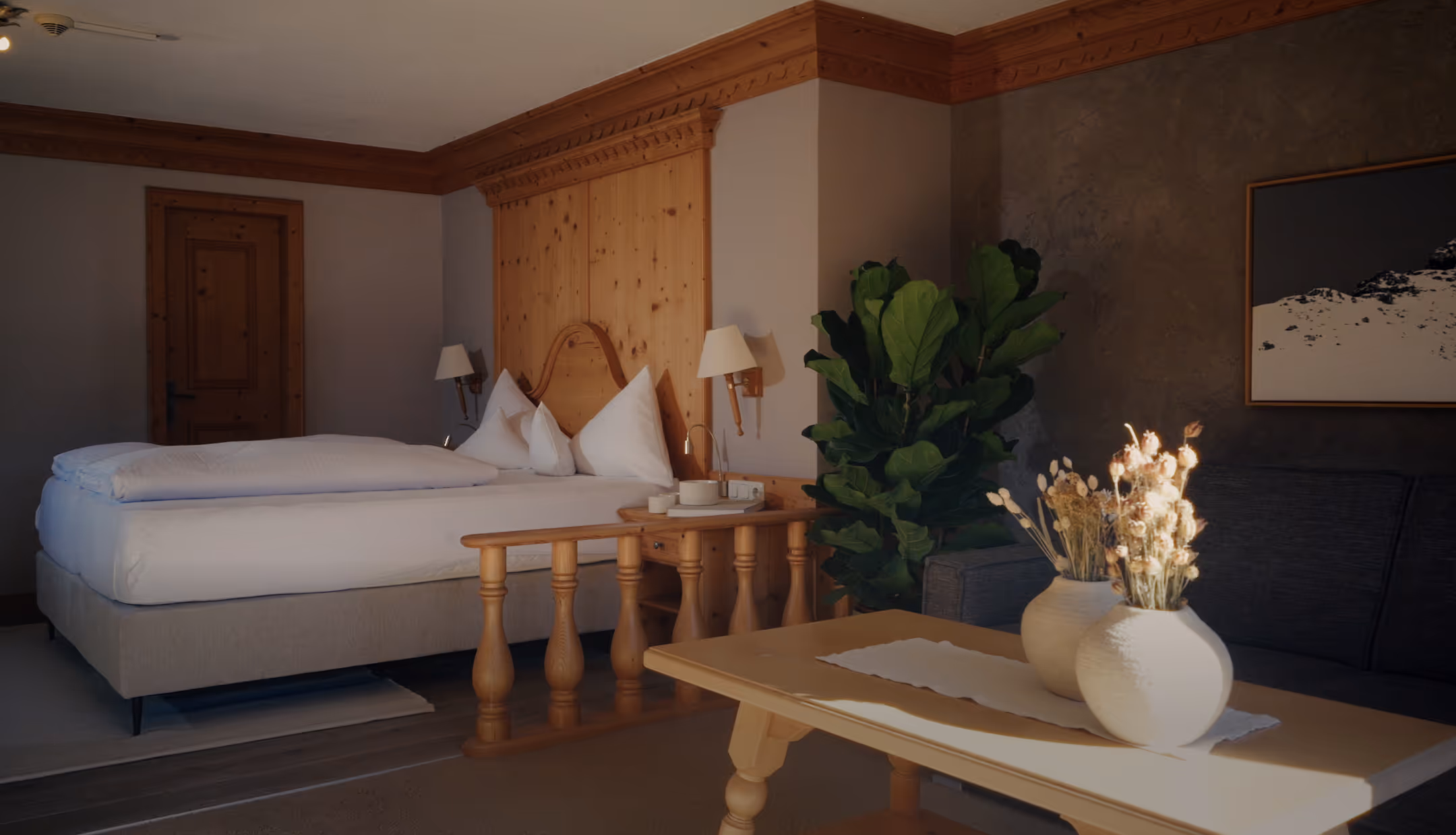 Doppelzimmer Himmelschlüssel im Hotel Hohenfels – harmonisches Zusammenspiel aus Holz, Licht und alpiner Eleganz.