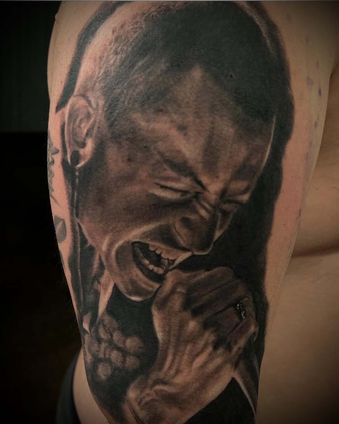 Black and gray realism portrait of Linkin Park singer Chester Bennington.