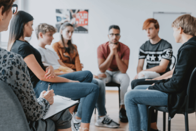 padres e hijos en consulta de terapia familiar