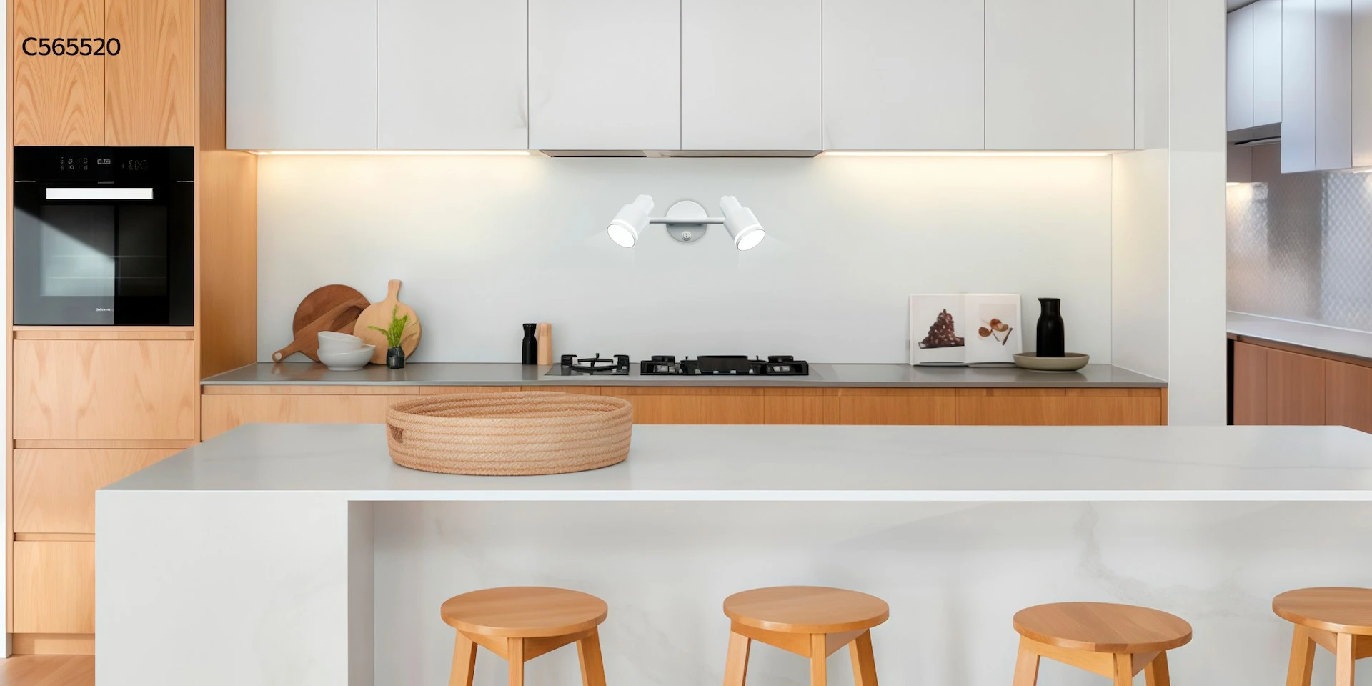 Над обеденной зоной оптимально размещать подвесы на высоте примерно 70–80 см от столешницы для комфортного и сконцентрированного освещения.