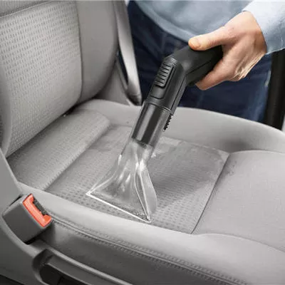 Czyszczenie tapicerki samochodowej i dywaników odkurzaczem piorącym Karcher