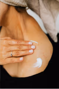 Applying Sunshine Miracle Cream – non-sticky, lightweight relief cream