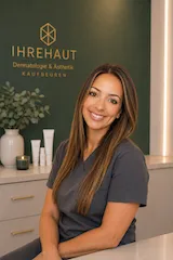 Fachkosmetikerin Nadine Hezi in den Räumen der Praxis IhreHaut Dermatologie und Ästhetik in Kaufbeuren.