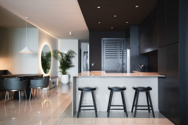 Black Kitchen with Soul by PIEKNO STUDIO