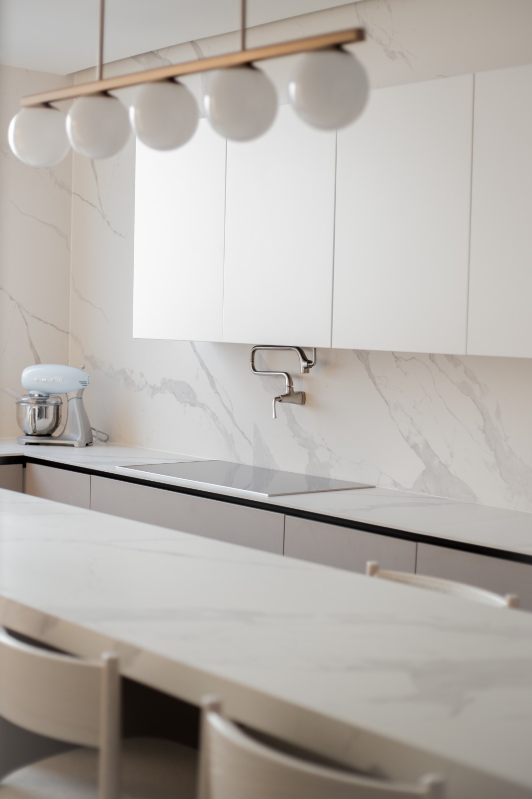 Contemporary kitchen design in Sea Point, Paitilla, Panama