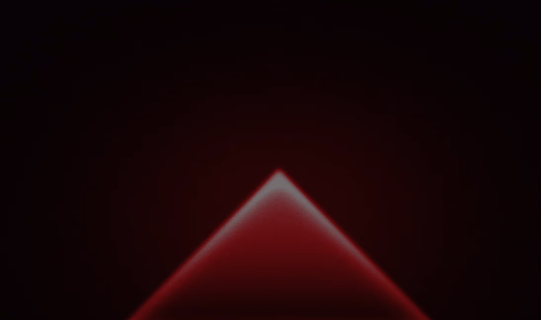 Leuchtendes, rotes, dreieckiges Licht gegen einen schwarzen Hintergrund.