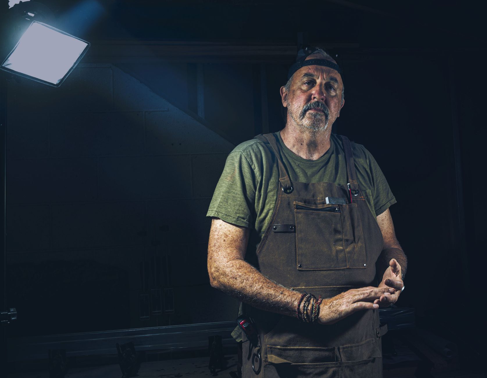 Artisan serrurier Flex Serrurier présentant ses qualifications et son professionnalisme à Molenbeek