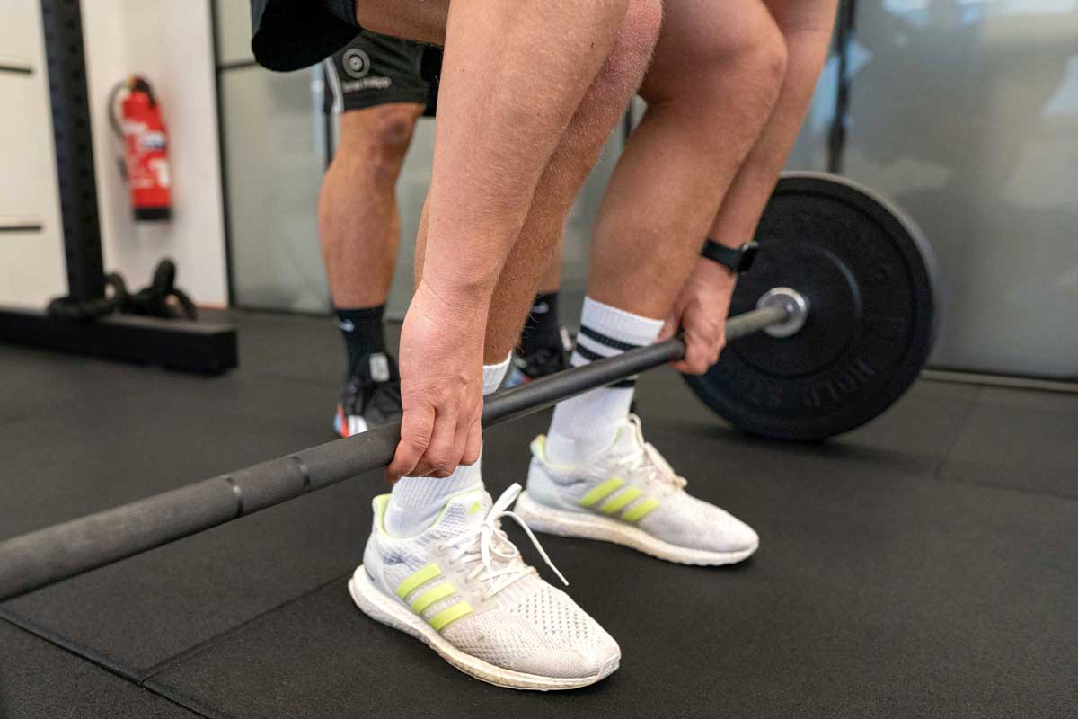 Personal Trainer in Essen unterstützt beim Training