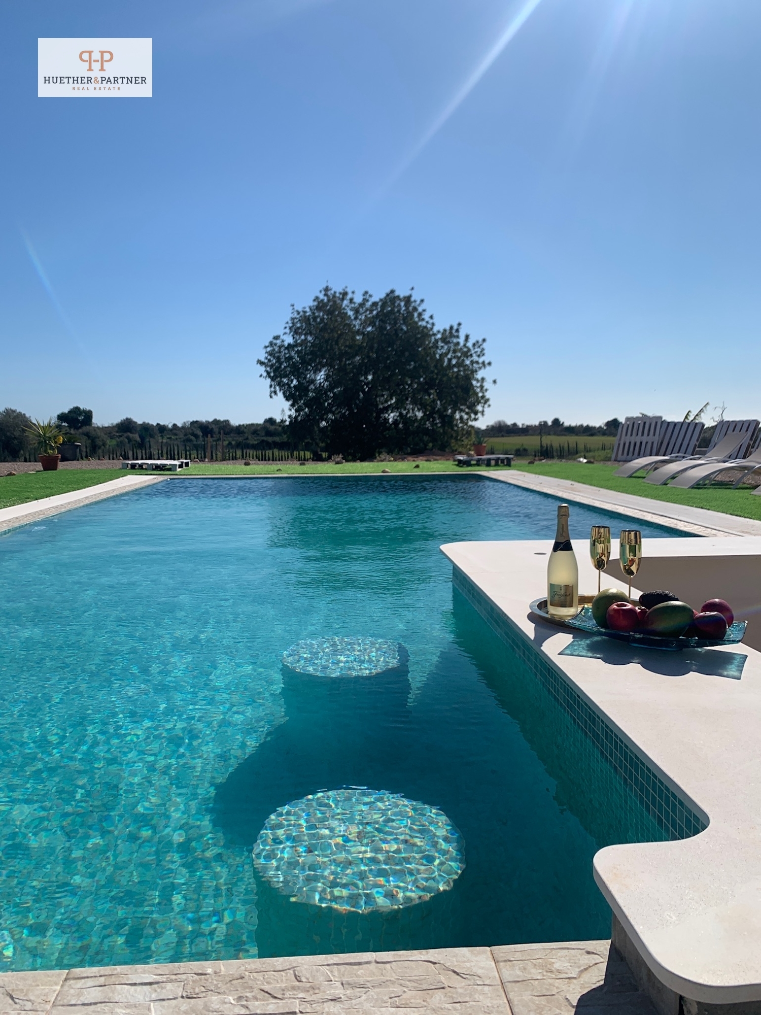 Moderne, großzügige Finca mit Pool & traumhaftem Garten in Llucmajor–lichtdurchflutet & sonnig