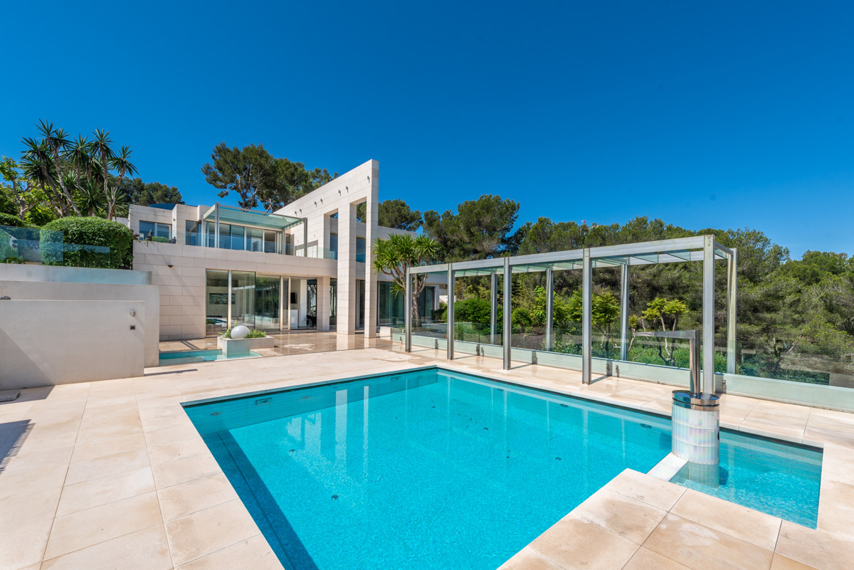Luxeriöse Pool-Villa in ruhiger Lage
