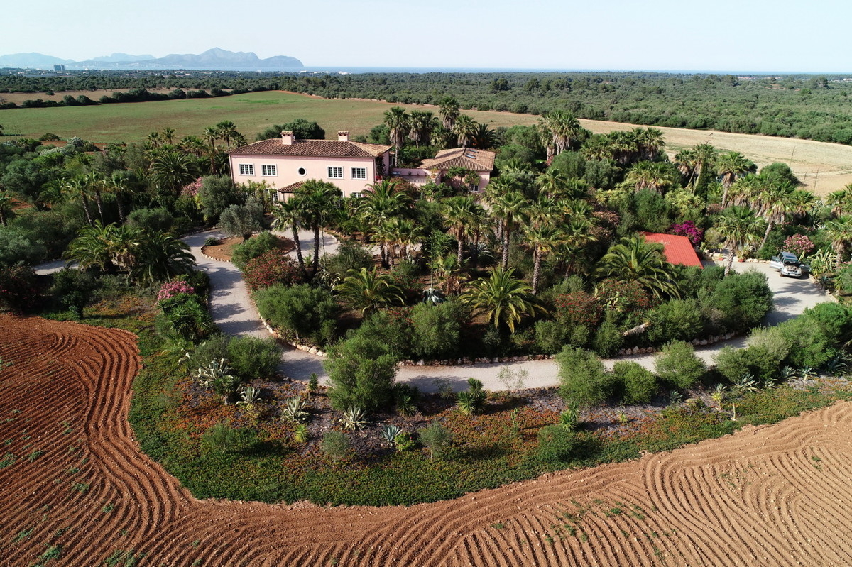 Traumhaft schöne Landhaus-Villa
aus unserem SECRET-MARKETING