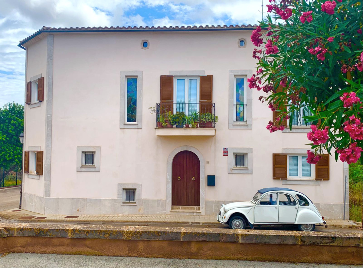Geräumiges Stadthaus mit privaten Pool und 170 Grad Meerblick
