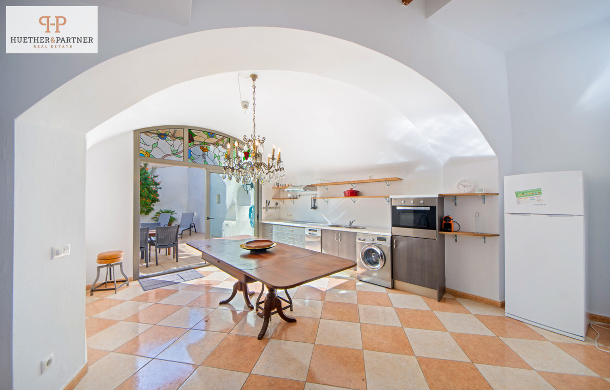 Großzügig gestaltetes, helles Stadthaus mit Lizenz zum Poolbau im Patio Felanitx Mallorca