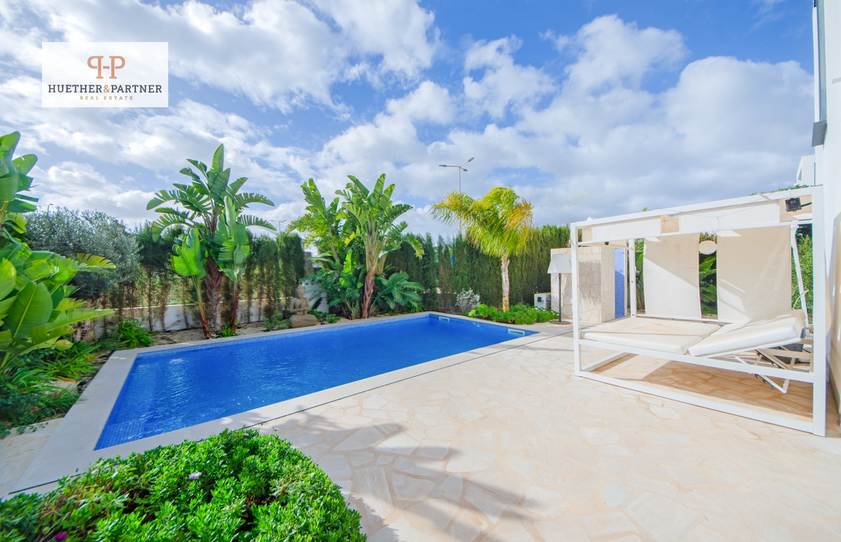 MALLORCA - LUXUS-POOL-Villa im Bauhausstil mit Garten und Wintergarten auf Mallorca