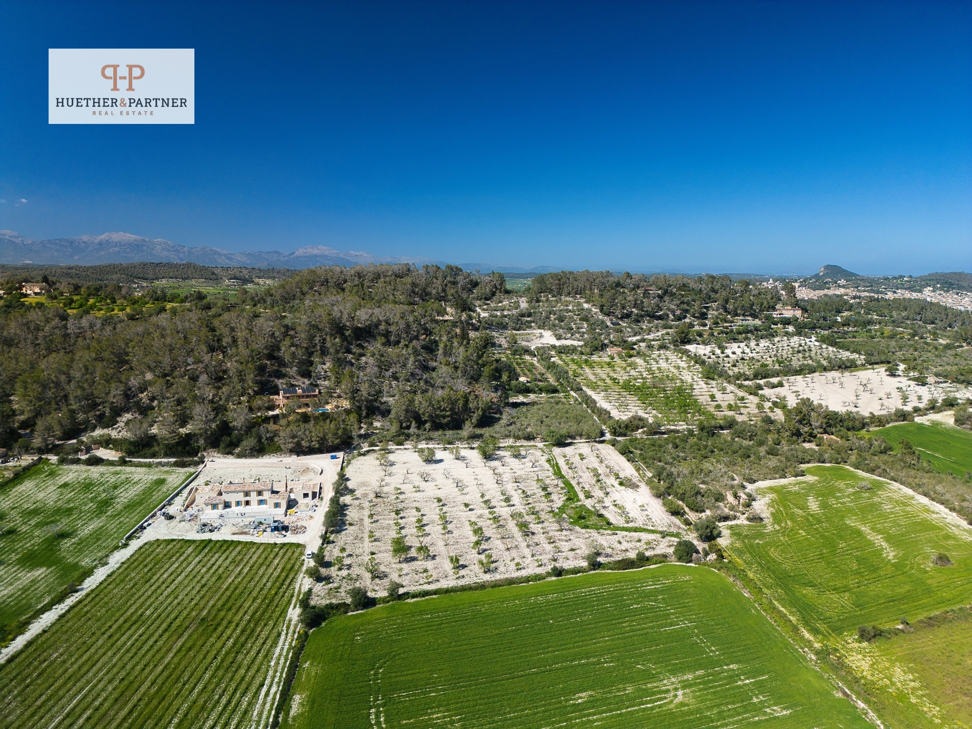 Sehr ruhig gelegenes Grundstück mit wunderbarem Blick auf das ländliche Mallorca bebaubar mit 450 m2
