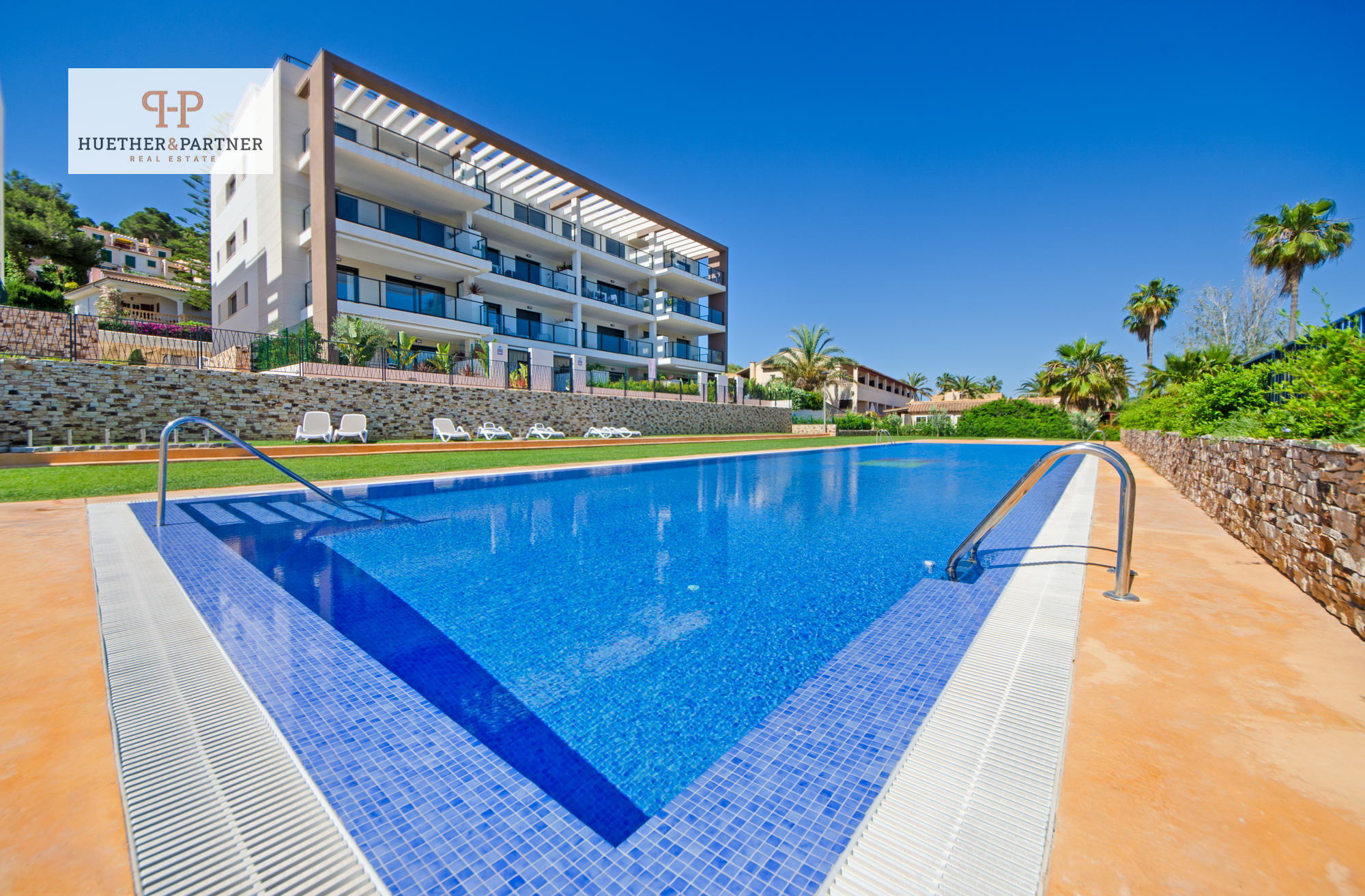 Neuwertige LUXUS-DESIGNER-Wohnung mit hochwertiger Ausstattung in Cala Ratjada auf Mallorca