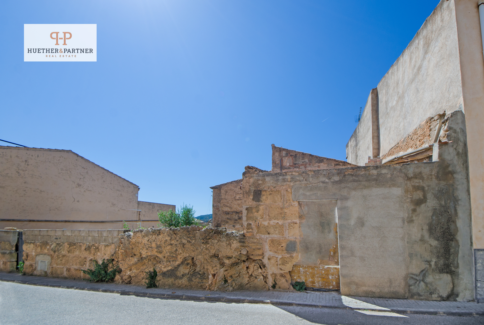 Historische Ruine als Projekt zum Um-und Ausbau