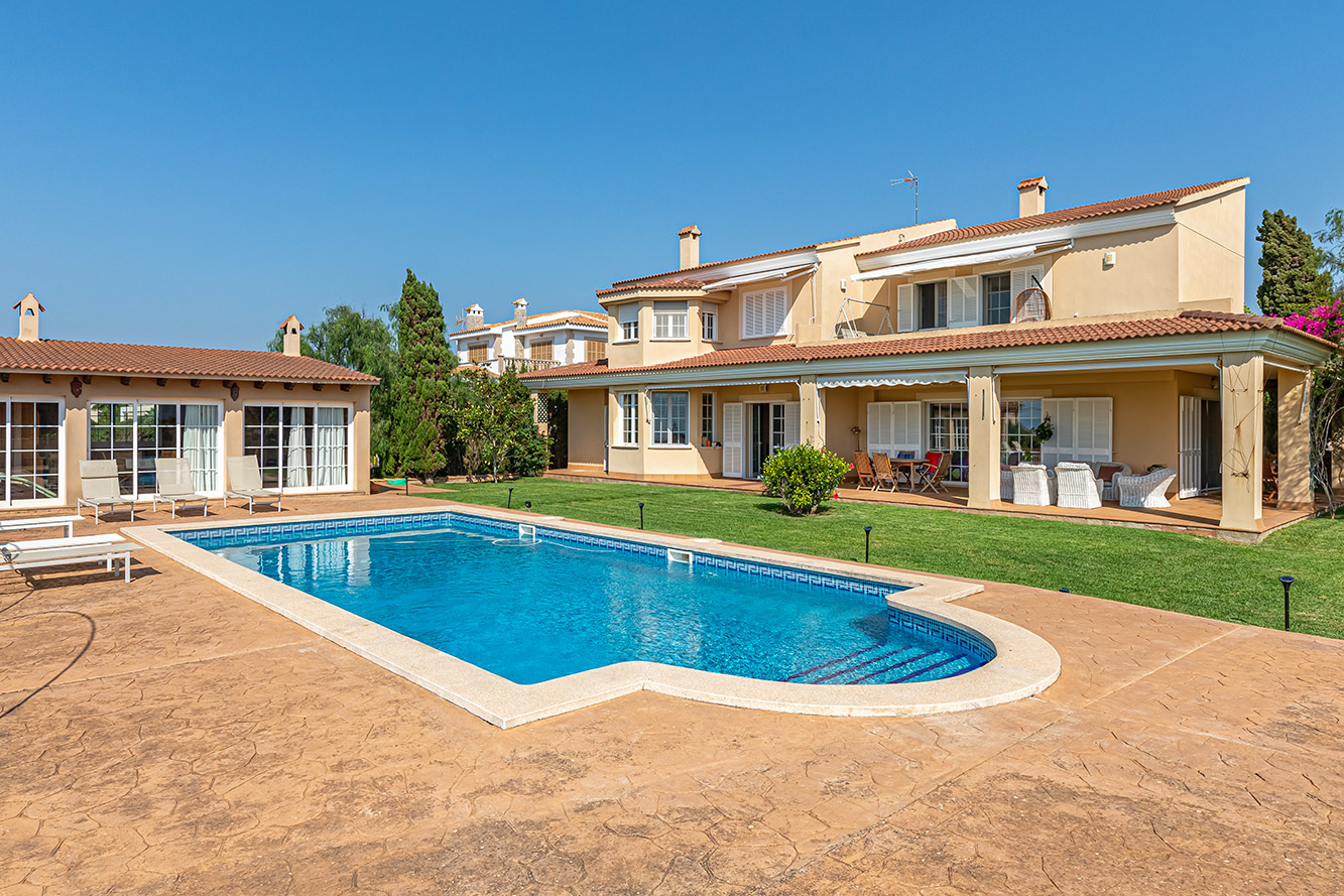 Mallorca - Mediterrane Meerblick-Villa mit Ferienlizenz, Poolhaus und großem Grundstück in Sa Torre