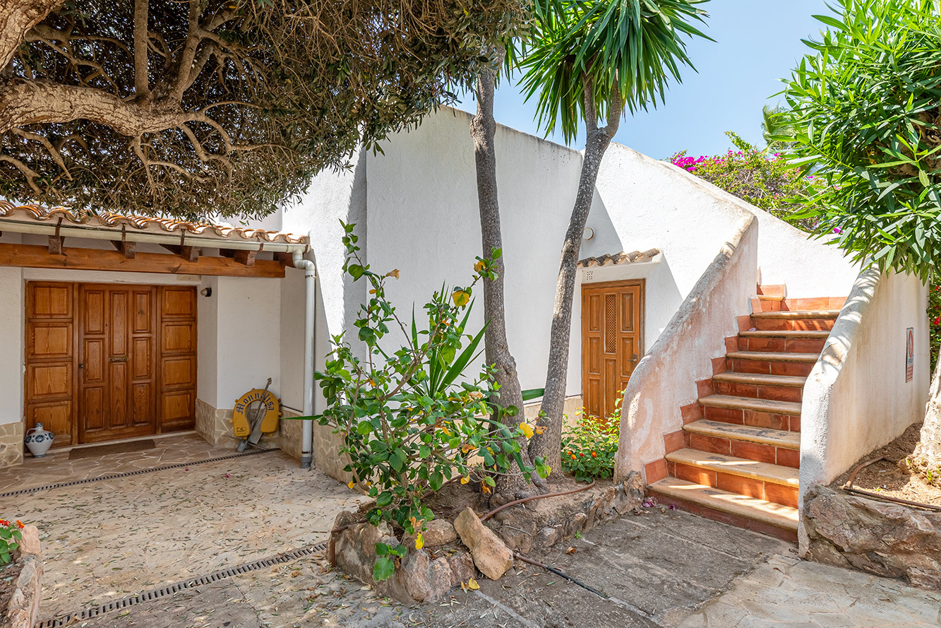 Mallorca - Exklusive Meerblick-Villa mit Ferienlizenz in erster Meereslinie von Cala Pi