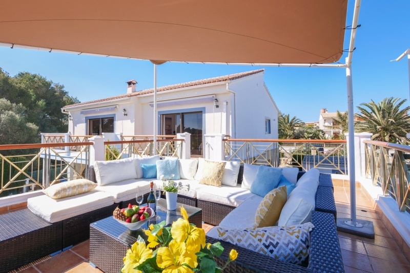 INVESTORENOBJEKT: EFH mit ETV (12 Pax), Pool, Garten & Meernähe – Top Renditechance!