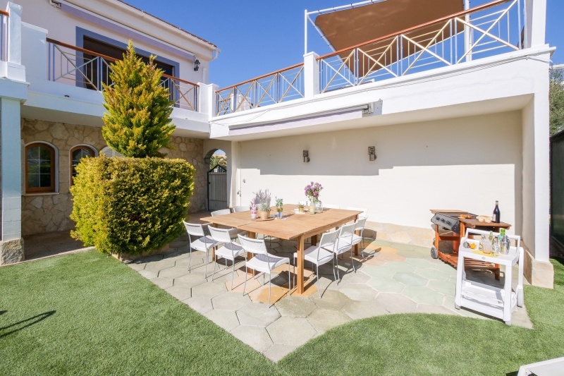 INVESTORENOBJEKT: EFH mit ETV (12 Pax), Pool, Garten & Meernähe – Top Renditechance!