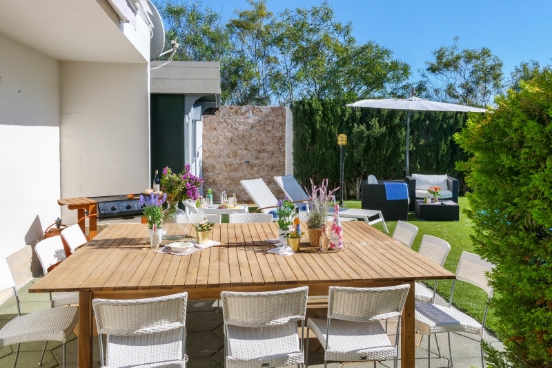 INVESTORENOBJEKT: EFH mit ETV (12 Pax), Pool, Garten & Meernähe – Top Renditechance!