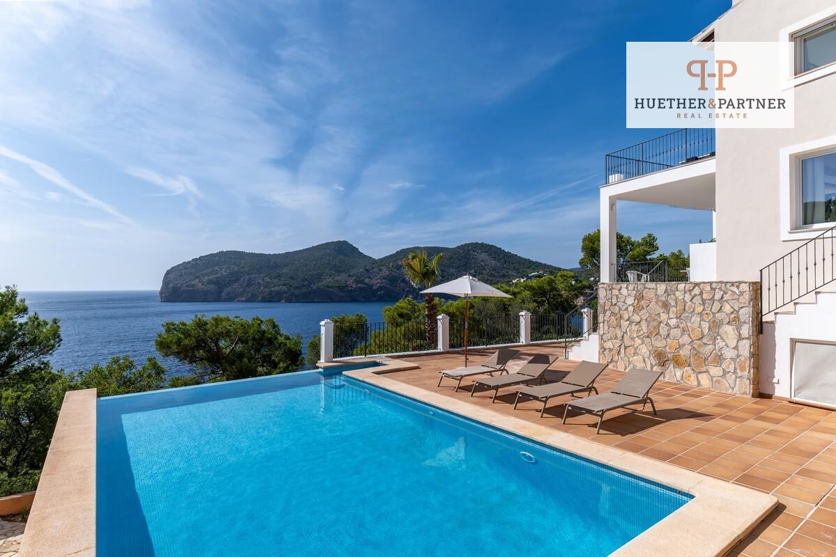 Mallorca - Luxusvilla in Camp de Mar mit Meerblick und Ferienlizenz (E.T.V.)