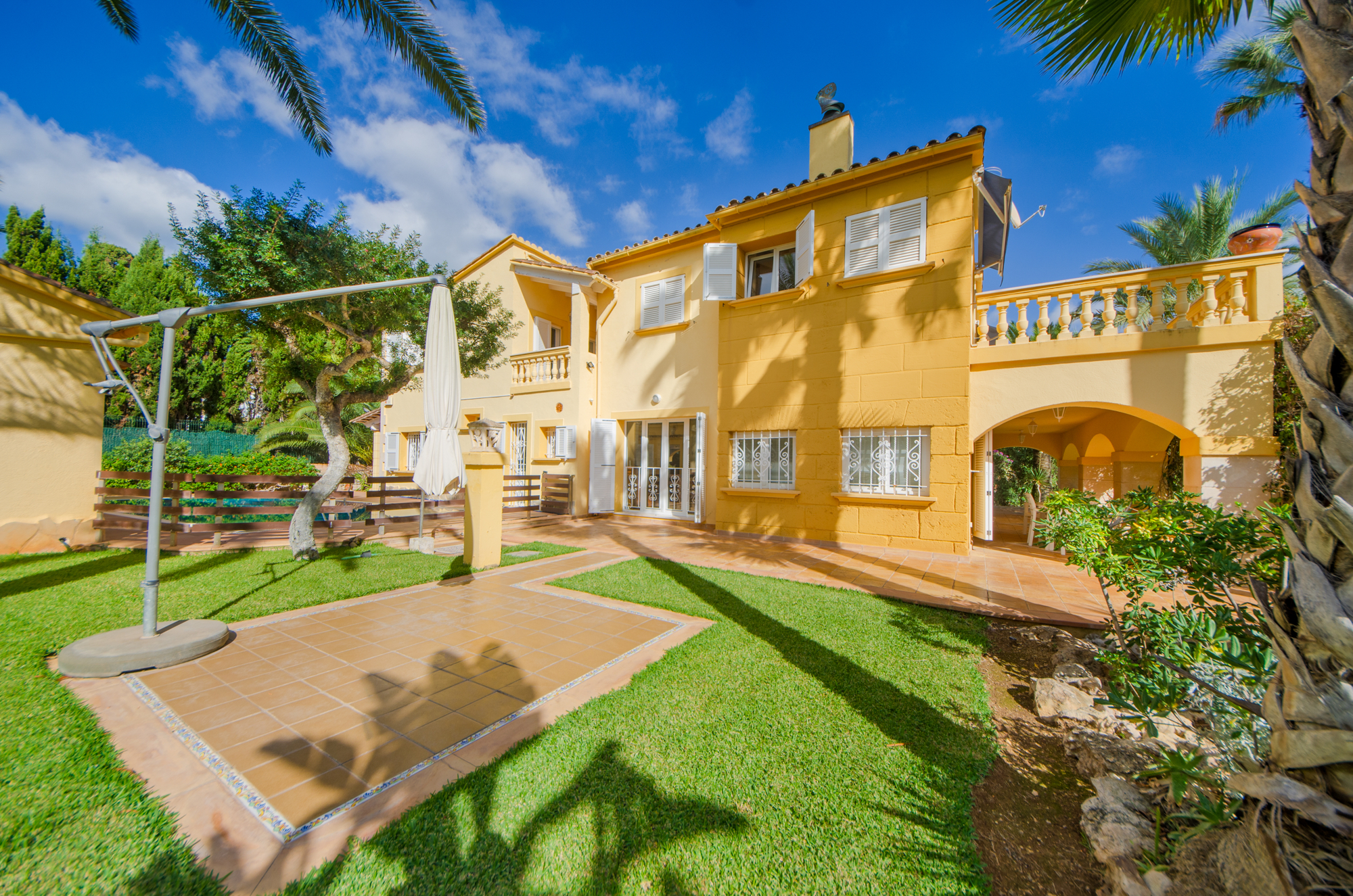 Mallorca: Wunderschöne Villa in 2. Meereslinie mit  Meerblick, Garten, Pool und 2 Garagen in Port Verd