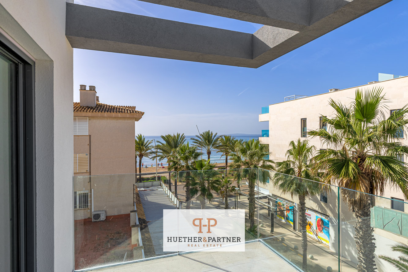 Exklusives Neubau-Penthouse in erster Strandlage mit privatem Dachterrassenpool