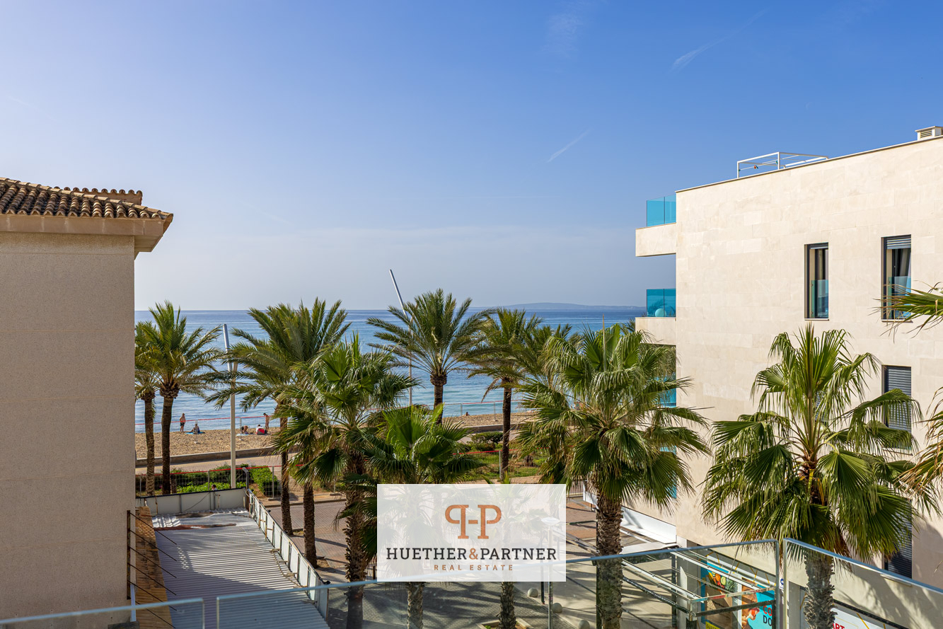 Exklusives Neubau-Penthouse in erster Strandlage mit privatem Dachterrassenpool