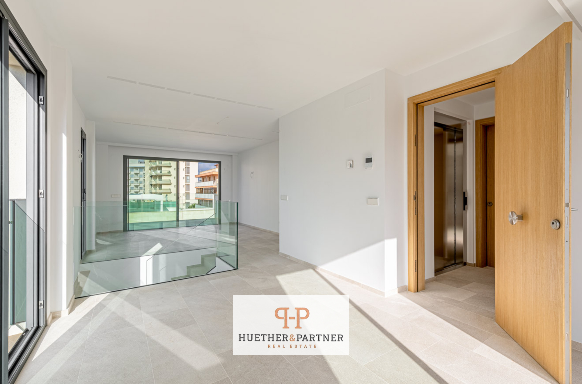 Exklusives Neubau-Penthouse in erster Strandlage mit privatem Dachterrassenpool